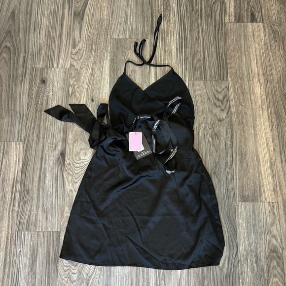 prettylittlething black satun halterneck wrap bodycon dress - Picture 5 of 5